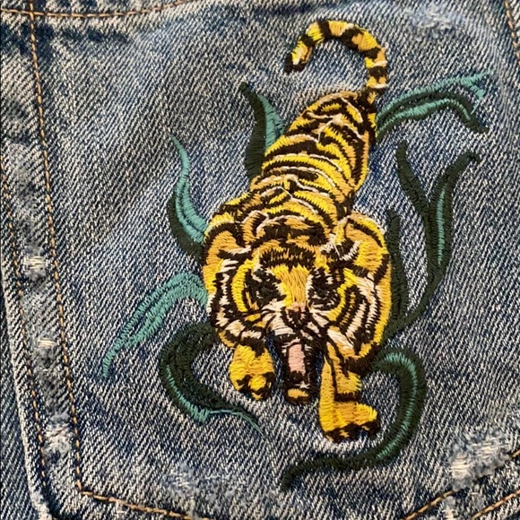 H&M Size 8 Jean Shorts with Embroidered Tiger - Picture 10 of 10
